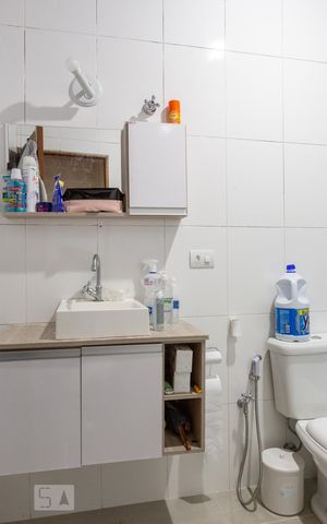 Casa à venda com 275m², 6 quartos e 4 vagas Casa à venda com 275m², 6 quartos e 4 vagasCasa 2 - Banheiro