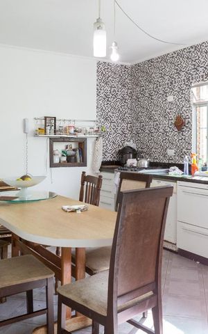 Casa à venda com 275m², 6 quartos e 4 vagas Casa à venda com 275m², 6 quartos e 4 vagasCozinha