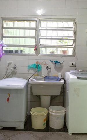 Casa à venda com 275m², 6 quartos e 4 vagas Casa à venda com 275m², 6 quartos e 4 vagasLavanderia