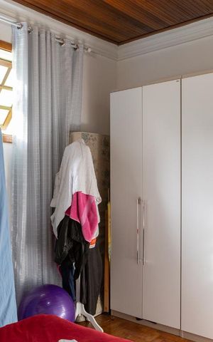 Casa à venda com 275m², 6 quartos e 4 vagas Casa à venda com 275m², 6 quartos e 4 vagasCasa 2 - Quarto 1