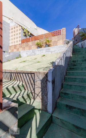 Casa à venda com 90m², 2 quartos e 1 vagaEscada