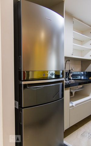 Apartamento à venda com 65m², 2 quartos e 1 vaga Apartamento à venda com 65m², 2 quartos e 1 vagaGeladeira