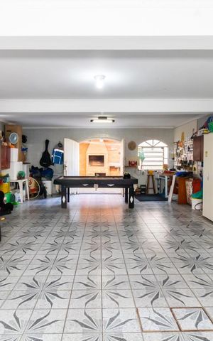 Casa à venda com 300m², 4 quartos e 6 vagas Casa à venda com 300m², 4 quartos e 6 vagasGaragem
