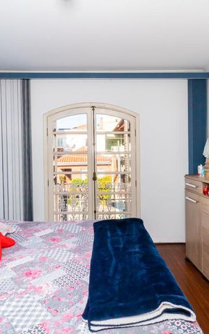 Casa à venda com 300m², 4 quartos e 6 vagas Casa à venda com 300m², 4 quartos e 6 vagasSuíte
