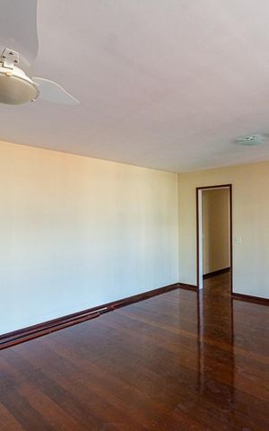 Apartamento à venda com 130m², 3 quartos e 2 vagas Apartamento à venda com 130m², 3 quartos e 2 vagasSala