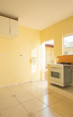 Casa à venda com 150m², 2 quartos e 2 vagas Casa à venda com 150m², 2 quartos e 2 vagascozinha