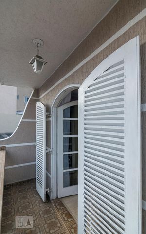 Casa à venda com 235m², 4 quartos e 5 vagas Casa à venda com 235m², 4 quartos e 5 vagasVaranda do Quarto 1