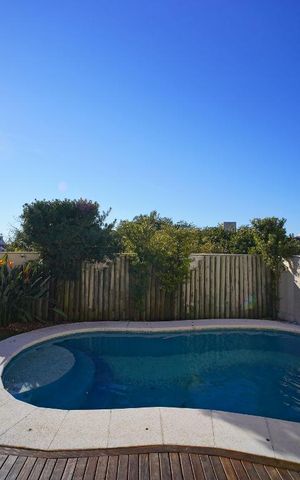 Casa à venda com 500m², 5 quartos e 5 vagasPiscina 