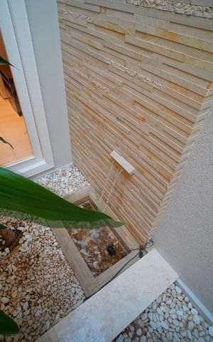 Casa à venda com 500m², 5 quartos e 5 vagasEscada para o segundo andar