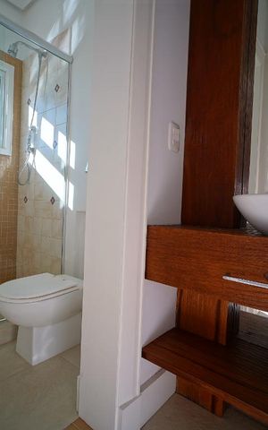 Casa à venda com 500m², 5 quartos e 5 vagasSala - Banheiro