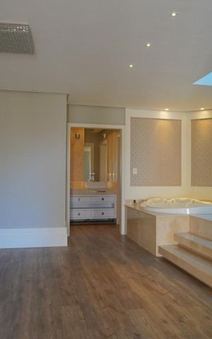Casa à venda com 500m², 5 quartos e 5 vagasSuite Master