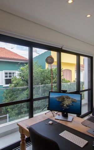 Casa à venda com 280m², 4 quartos e 2 vagasEscritório