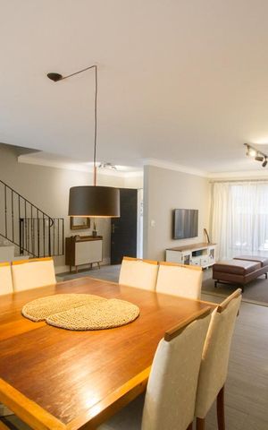 Casa à venda com 280m², 4 quartos e 2 vagasSala