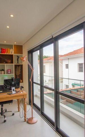 Casa à venda com 280m², 4 quartos e 2 vagasEscritório