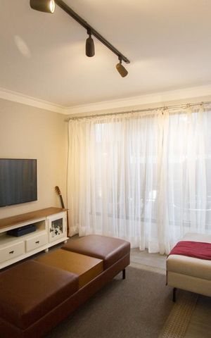 Casa à venda com 280m², 4 quartos e 2 vagasSala