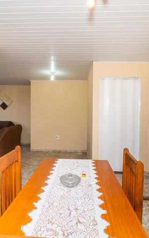 Casa à venda com 200m², 5 quartos e 2 vagas Casa à venda com 200m², 5 quartos e 2 vagasSala