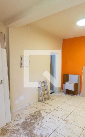 Casa à venda com 110m², 2 quartos e 3 vagas Casa à venda com 110m², 2 quartos e 3 vagasSala