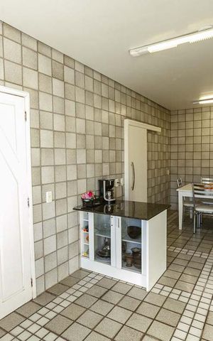 Casa à venda com 1200m², 4 quartos e 5 vagas Casa à venda com 1200m², 4 quartos e 5 vagasCozinha