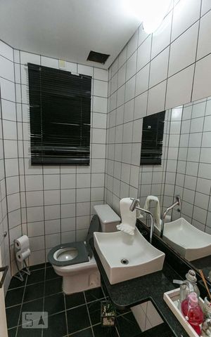 Casa à venda com 1200m², 4 quartos e 5 vagas Casa à venda com 1200m², 4 quartos e 5 vagasLavabo