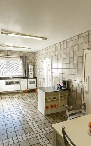 Casa à venda com 1200m², 4 quartos e 5 vagas Casa à venda com 1200m², 4 quartos e 5 vagasCozinha