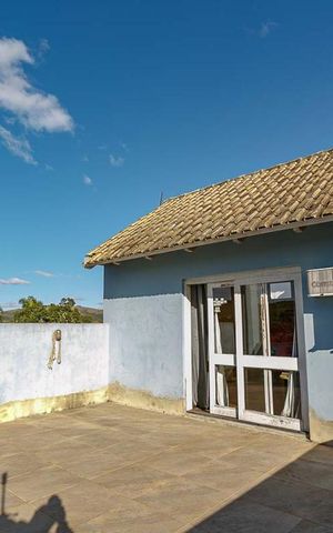 Casa à venda com 1200m², 4 quartos e 5 vagas Casa à venda com 1200m², 4 quartos e 5 vagasTerraço