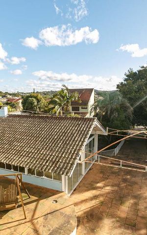 Casa à venda com 1200m², 4 quartos e 5 vagas Casa à venda com 1200m², 4 quartos e 5 vagasVista