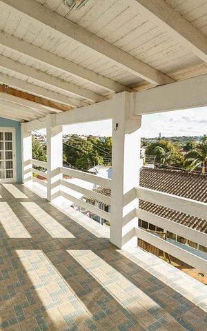 Casa à venda com 1200m², 4 quartos e 5 vagas Casa à venda com 1200m², 4 quartos e 5 vagasSacada