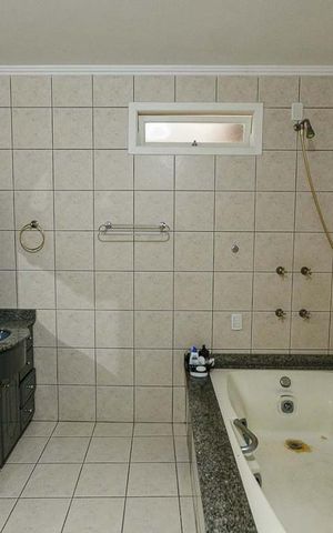 Casa à venda com 1200m², 4 quartos e 5 vagas Casa à venda com 1200m², 4 quartos e 5 vagasBanheiro da Suíte