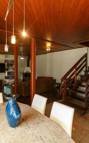Casa à venda com 1200m², 4 quartos e 5 vagas Casa à venda com 1200m², 4 quartos e 5 vagasSala