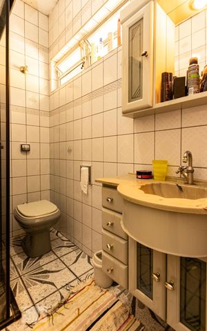 Casa à venda com 170m², 2 quartos e 2 vagas Casa à venda com 170m², 2 quartos e 2 vagasBanheiro quarto 2