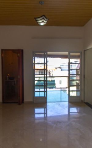Casa à venda com 256m², 3 quartos e 2 vagas Casa à venda com 256m², 3 quartos e 2 vagasSala