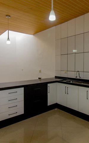 Casa à venda com 256m², 3 quartos e 2 vagas Casa à venda com 256m², 3 quartos e 2 vagasCozinha