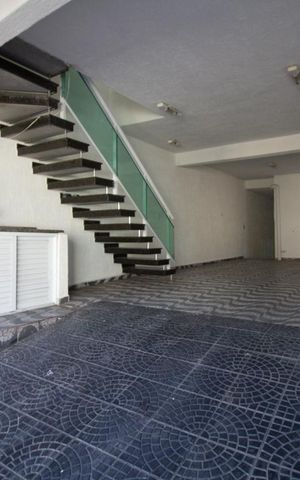 Casa à venda com 256m², 3 quartos e 2 vagas Casa à venda com 256m², 3 quartos e 2 vagasGaragem