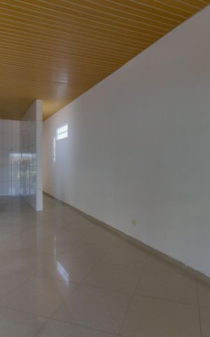 Casa à venda com 256m², 3 quartos e 2 vagas Casa à venda com 256m², 3 quartos e 2 vagasSala