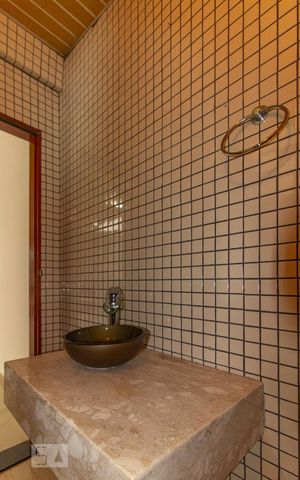 Casa à venda com 256m², 3 quartos e 2 vagas Casa à venda com 256m², 3 quartos e 2 vagasLavabo