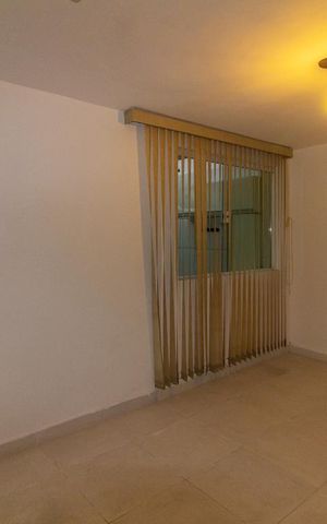 Casa à venda com 256m², 3 quartos e 2 vagas Casa à venda com 256m², 3 quartos e 2 vagasEdícula/Sala