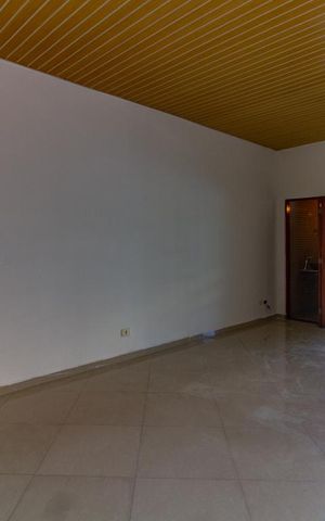 Casa à venda com 256m², 3 quartos e 2 vagas Casa à venda com 256m², 3 quartos e 2 vagasSala