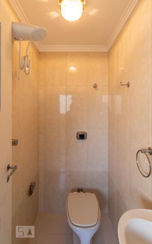 Apartamento para alugar com 115m², 3 quartos e 2 vagas Apartamento para alugar com 115m², 3 quartos e 2 vagasBanheiro de Serviço