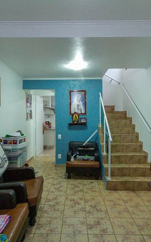 Casa à venda com 172m², 3 quartos e 2 vagasSala