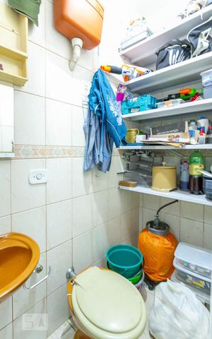 Casa à venda com 172m², 3 quartos e 2 vagasBanheiro de Serviço