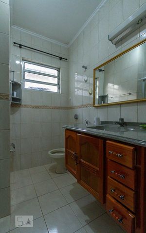 Casa à venda com 172m², 3 quartos e 2 vagasBanheiro