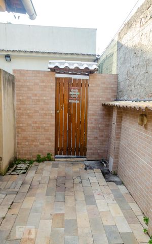 Casa à venda com 46m², 2 quartos e sem vaga Casa à venda com 46m², 2 quartos e sem vagaEntrada