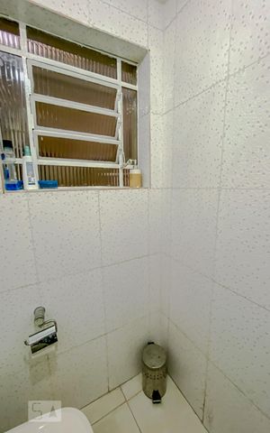 Casa à venda com 215m², 3 quartos e 3 vagasBanheiro Quarto 2
