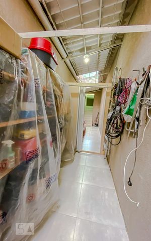 Casa à venda com 215m², 3 quartos e 3 vagasCorredor
