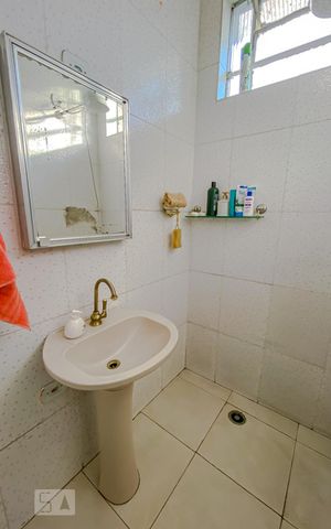 Casa à venda com 215m², 3 quartos e 3 vagasBanheiro