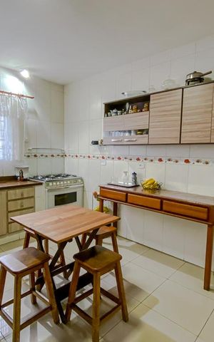 Casa à venda com 215m², 3 quartos e 3 vagasCozinha