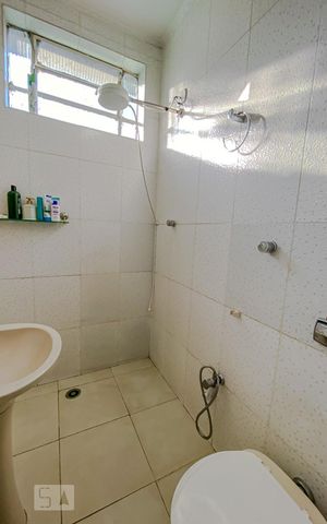 Casa à venda com 215m², 3 quartos e 3 vagasBanheiro