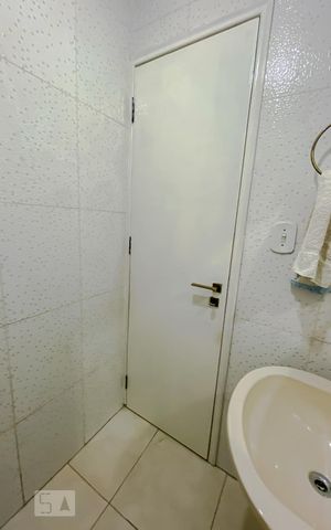 Casa à venda com 215m², 3 quartos e 3 vagasBanheiro Quarto 2