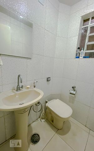 Casa à venda com 215m², 3 quartos e 3 vagasBanheiro Quarto 2