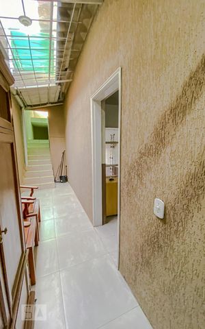 Casa à venda com 215m², 3 quartos e 3 vagasCorredor